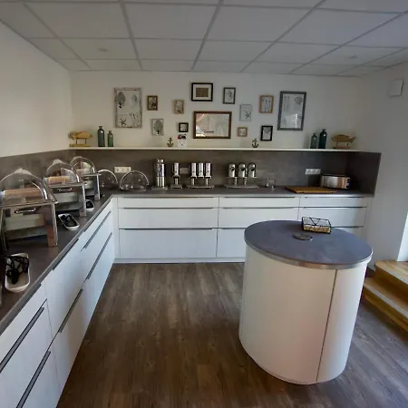 Apartment Bernstein & Breakfast 10 *